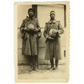 Foto van twee Franse zwarte krijgsgevangenen